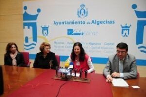 La Caixa subvenciona con mil euros un taller de la Asociación de Fibromialgia