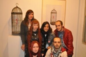 Arte y color rojo contra el Sida