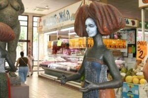 El Mercado Ingeniero Torroja albergará desde el lunes una exposición de esculturas del artista Antonio Mota