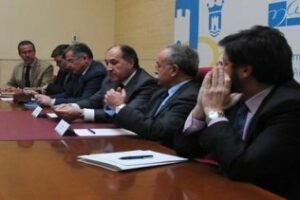Ayuntamiento y puerto escenifican sus buenas relaciones en una reunión de trabajo