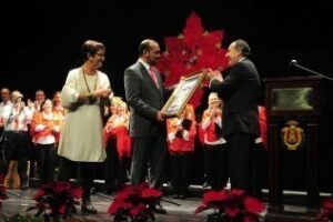 El sacerdote Yelman Bustamante ofrece un cálido y entrañable pregón navideño