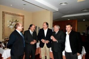 Landaluce manda un mensaje de apoyo a la sociedad de pesca El Mero en una almuerzo de convivencia