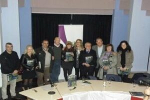 La revista Tres Orillas se presenta esta tarde en la biblioteca Cristóbal Delgado