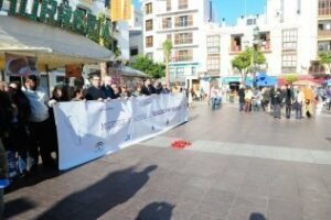 Victoria Kent celebra una concentración contra el maltrato machista