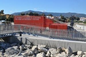 Presentación del poemario Jardín de palabras dibujadas" de la pintora Maruchi Molinero