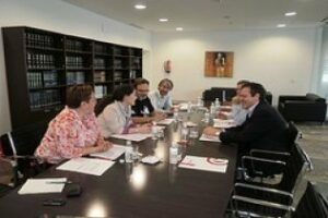 IU rechaza los recortes del gobierno y sus repercusiones en el empleo y en la calidad de servicios en el puerto