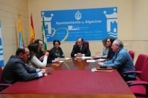 La asociación de la pequeña y mediana empresa reclama al gobierno local que permita a los pub poner terrazas