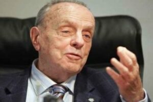 Es noticia en España: Fallece Manuel Fraga, presidente fundador del PP y uno de los padres de la Constitución