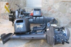 La Guardia Civil intercepta un cargamento de hachís que los narcos introducían por la playa de Cala Carrizo