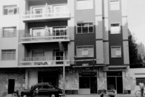 La Farmacia Sansalvador de Fuerzas Armadas cumple medio siglo desde su apertura