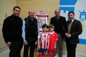 El Algeciras presenta su trofeo del Centenario
