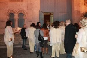 La chirigota de Algeciras arrasa en el Mercado" del Gran Teatro Falla