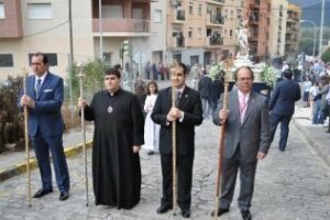 La cofradía del Resucitado matiza que sí se saldrá en procesión, pero en la madrugada del domingo