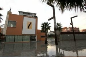 La Junta pone el cartel de cerrado a la oficina de Turismo y el Ayuntamiento reclama su apertura