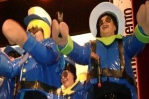 Un paseo por los pasillos y el gallinero del Falla en la preliminar del jueves (Vídeo en el interior)