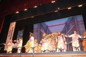 Una chirigota loca" por el Manicomio del Falla