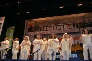 Una chirigota que roba" corazones y aplausos