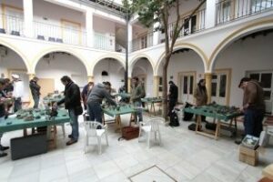 El Edificio La Escuela" alberga hoy el Torneo de Warhammer del que saldrán los representantes de la comarca para el Campeonato de España