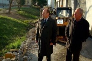 Educación invierte 50.000 euros en la reconstrucción del cerramiento del colegio San Bernardo