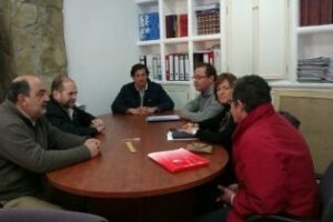 La junta de personal del Ayuntamiento informa al PSOE del nuevo convenio municipal