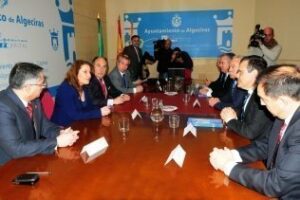 La delegada del Gobierno en Andalucía dice que la conexión ferroviaria es prioritaria para Rajoy