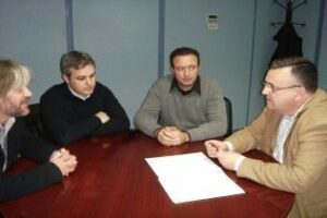 Encuentro entre el Subdelegado de la Junta y ex trabajadores de la papelera Torras