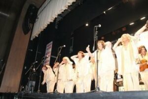 De nuevo en el mercado, La banda de los girasoles y el cuarteto El que esté refriao, vencedores del Florida