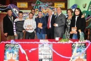 Los carnavales de Algeciras y Alcalá de los Gazules se hermanan en la Peña Cine Cómico"