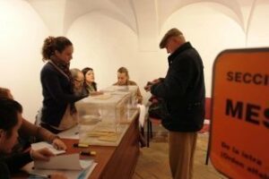 El pleno aprueba la formación de las mesas electorales para los comicios autonómicos del 25-M