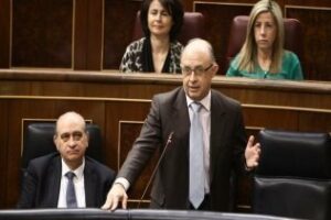 El Gobierno dice que no rebajará el sueldo a los funcionarios