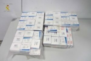 La Guardia Civil detiene a una persona con una maleta con 200 paquetes de testosterona que traía desde Tánger