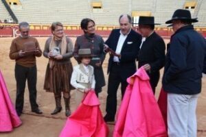 Toros y solidaridad se dan la mano en el festival de Miguelete" a beneficio de Navidad con Amor"