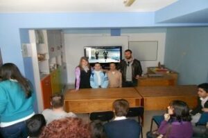 Dos usuarios de Apadis Bahía de Algeciras han participado en el video clip Hundir la flota" del grupo granadino Niños Mutantes