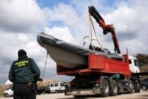 Intervenida una lancha con 140 kilos de hachís en el río Palmones