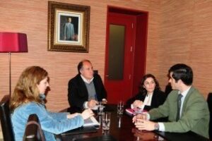 Responsables de los colegios Montecalpe y Puertoblanco se presentan al alcalde