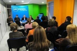 Muñoz pide a los afiliados del PP un último esfuerzo para lograr el cambio en Andalucía