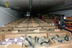 La Guardia Civil interviene más de 8 toneladas de hachís en un camión de tomates y pimiento