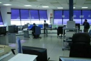 Ocho inmigrantes intentan atravesar el Estrecho en una balsa de juguete