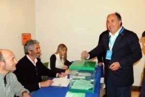 El alcalde anima a los ciudadanos a participar en una jornada electoral que califica de tranquila