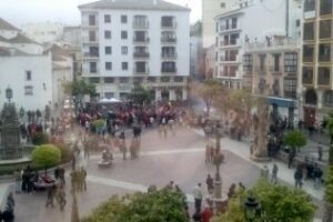 Cientos de manifestantes se concentran en la Plaza Alta