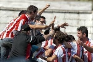 Lucha de titanes por objetivos contrapuestos