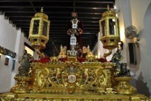 Todo preparado en San Isidro para la procesión del Medinaceli y la Esperanza