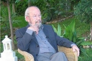 Caballero Bonald se confiesa de forma poética en "Entreguerras"