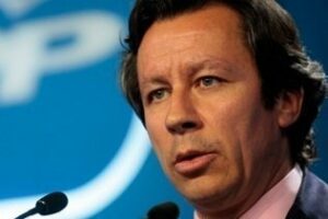 Floriano urge a IULV-CA a consultar a las bases como hicieron en Extremadura