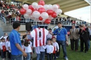 La casaca albirroja visitó ayer el cielo del Campo de Gibraltar