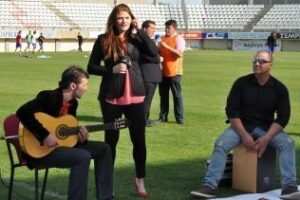 Eva Nápoles interpreta el himno del centenario por bulerías de forma sublime