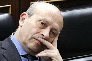 Wert: la nueva ley evitará repartir becas "en forma de limosnas"