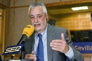 Griñán critica al Gobierno por anunciar recortes en sanidad y educación