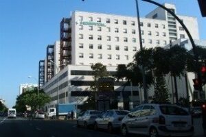 El Puerta del Mar realiza una cirugía laparoscópica pionera en Andalucía