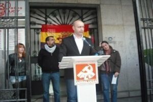 El PCA reitera que al PP le escuece todavía ver ondear la tricolor